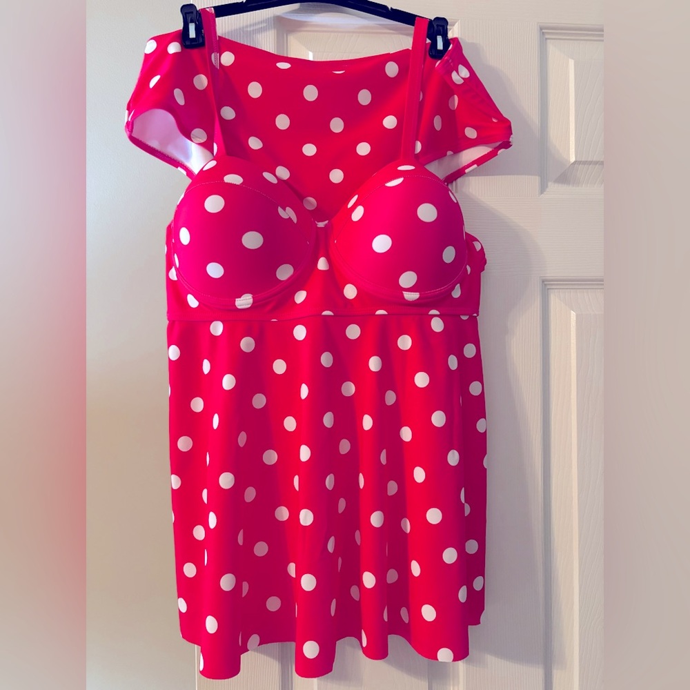 NWOT, never worn, Hot pink tankini. **Has underwire**. Size 2XL.